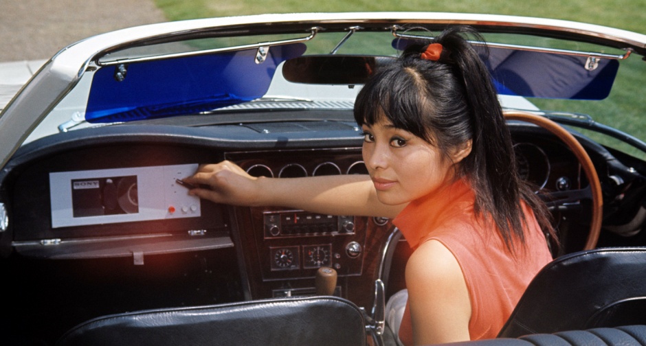 akiko_wakabayashi_bond_girl_01.jpg