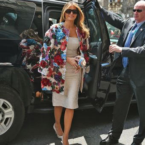 Melania Trump körül stílusosan áll a bál!