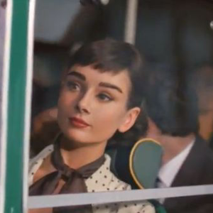 Audrey Hepburn csokit reklámoz