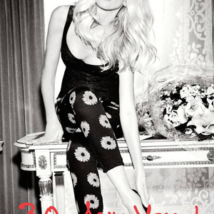 Claudia Schiffer 42 évesen Guess arc!