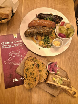 A Grumpy most disznóságokkal és fánkkal támad