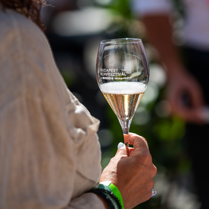 Emelem poharam a borfesztre!