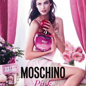 Moschino: a rózsaszín virágcsokor