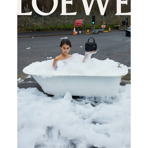 Kaia Gerber meg a wc pumpa is: Loewe kampány
