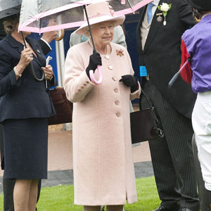 Esik az eső? Ezt a királynői stílust nézd meg!
