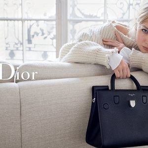 J.Law otthonosan a Dior táskák között