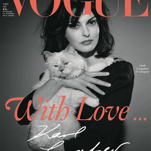 Lagerfeld macskája Evangelistával a címlapon