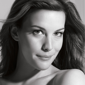 Liv Tyler dalban mondja el