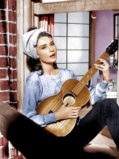 audrey_hepburn_tiffany_gitar.jpg