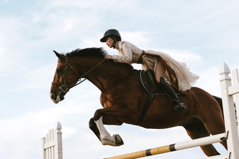 bella-hadid-equestrian-photoshoot02.jpg