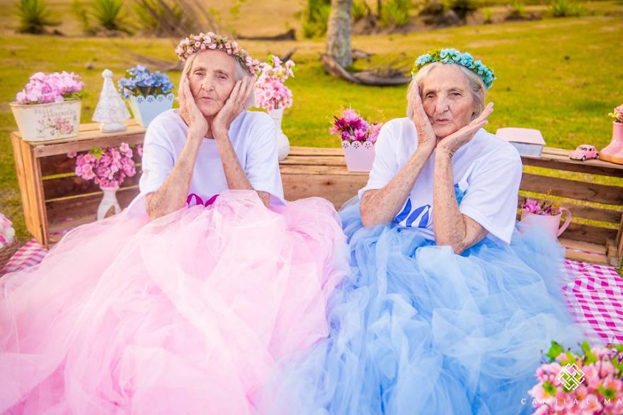 brazilian-twins-celebrate-100-year-anniversary-with-photo-essay-591ca94b309b6_880.jpg