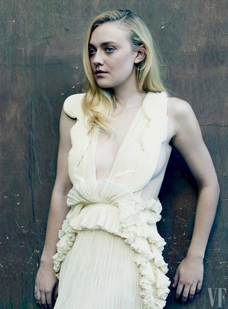 dakota-fanning-vanity-fair-2017-hollywood-issue.jpg