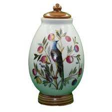 Kávétartó porcelán. 1747 óta létezik a cég is, az ő darabjaikat is megtaláljátok a webshopban. 