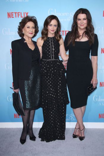 gilmore-girls-lauren-graham-alexis-bledel-kelly-bishop.jpg