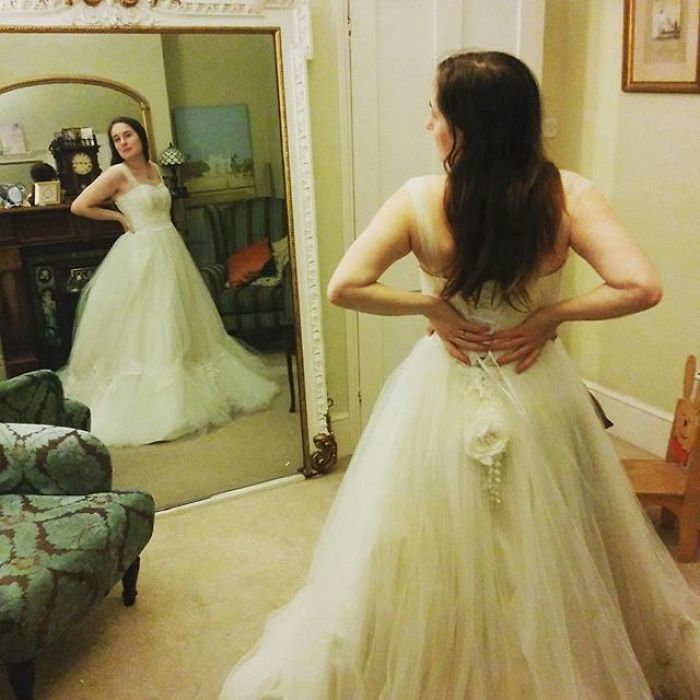 labour-of-love-54-hours-sewing-7-hours-spraying-to-create-this-incredible-dipdye-wedding-dress-5923fe67c05c7_700.jpg