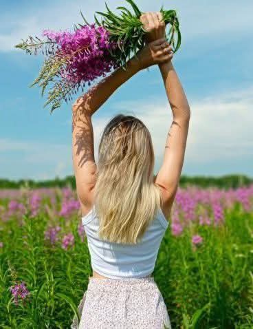 spring_woman_way.jpg