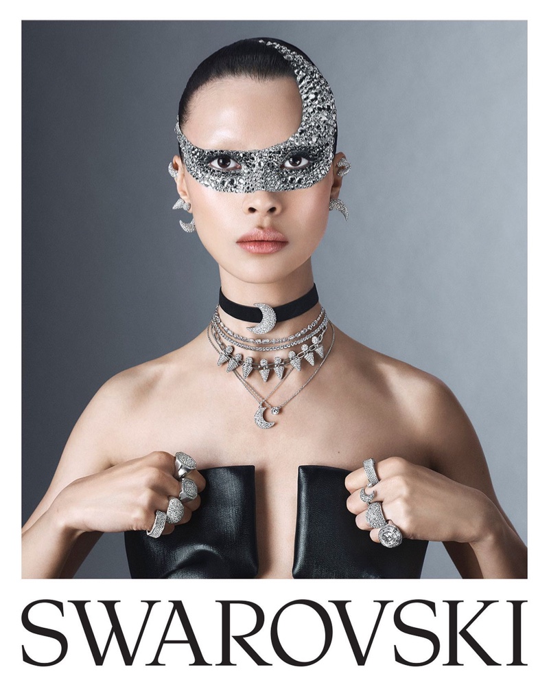 swarovski-holiday-2023-jewelry-campaign03.jpg