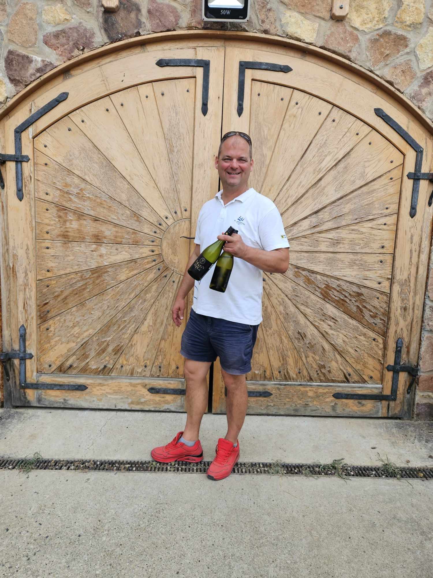 Attila megmutatta a pincét is