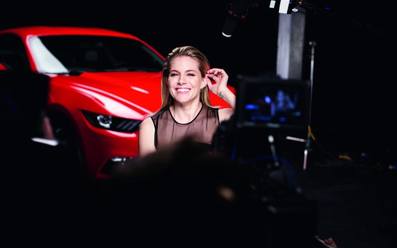 800x500xsienna-miller-ford-mustang6.jpg.pagespeed.ic.Nqf1ukPQWa.jpg