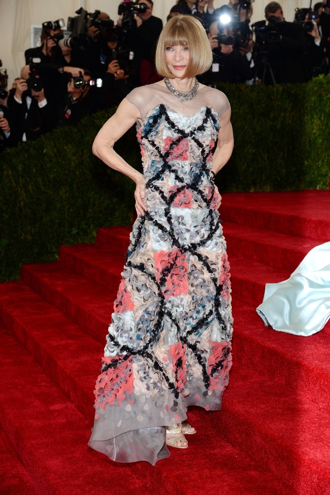 anna-wintour-chanel-couture-met-gala.jpg