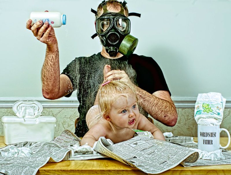 cool-best-father-baby-funny-photography-chicquero-diaper-duty.jpg