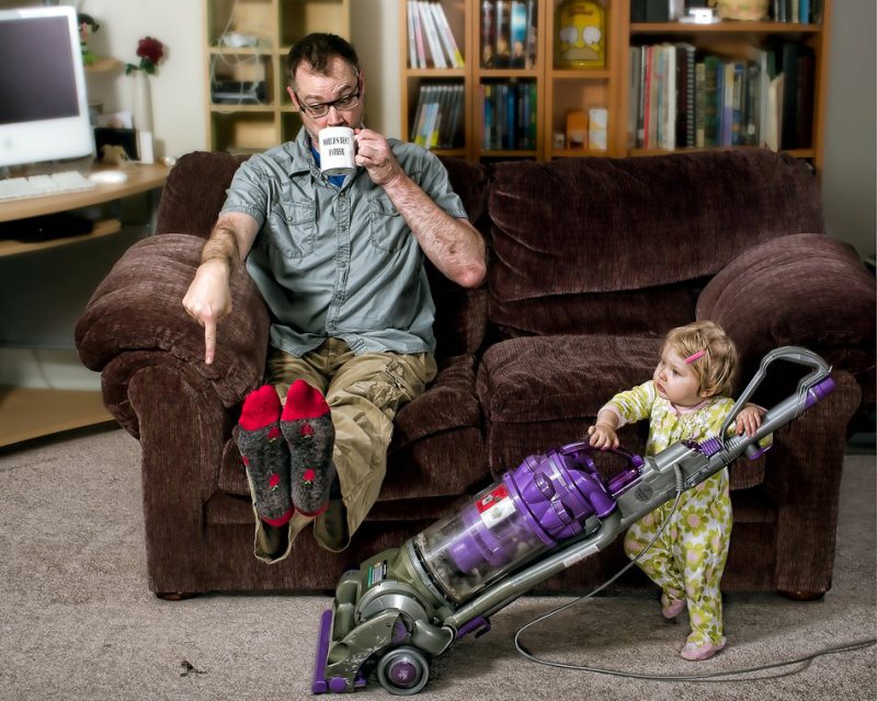 cool-best-father-baby-funny-photography-chicquero-house-cleaning.jpg