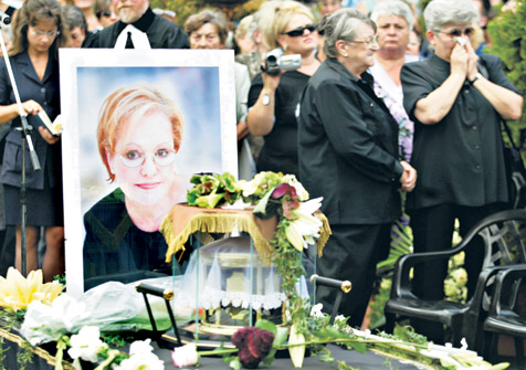 cserháti zsuzsa temetése.jpg