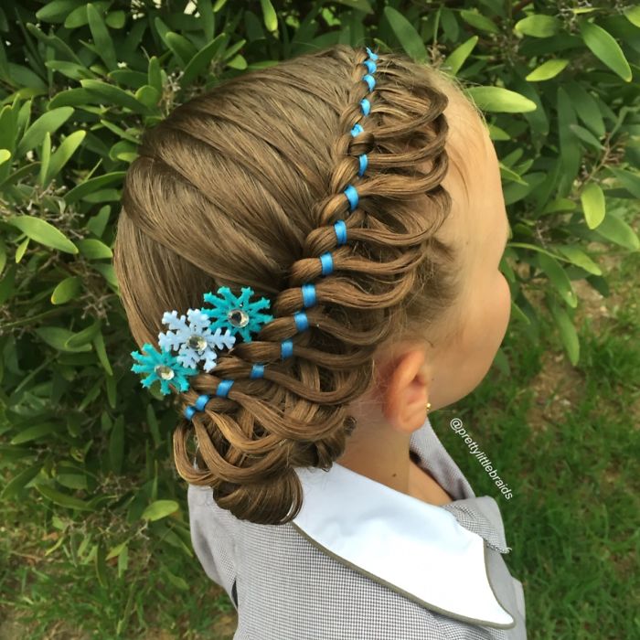 mom-braids-unbelievably-intricate-hairstyles-every-morning-before-school-8_700.jpg