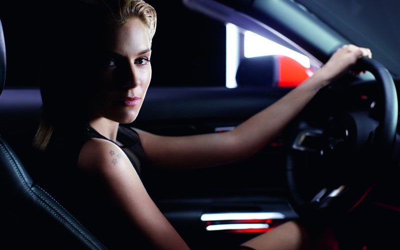 sienna-miller-ford-mustang1.jpg.pagespeed.ce.5RQOfXncgJ.jpg