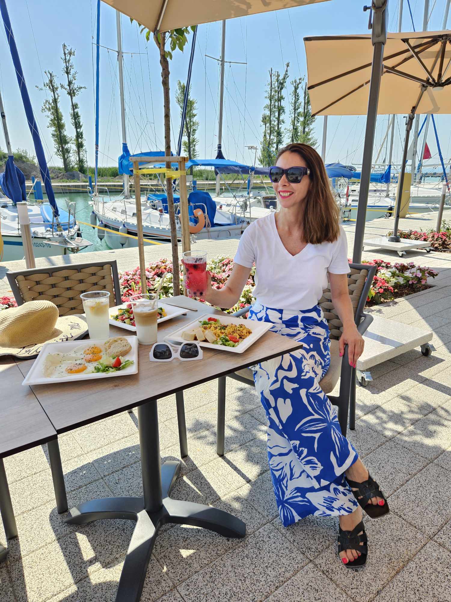 A Costes pop-up büféjéből a remek reggeli és a vajjal készült rántotta. Csillagos ötös érte! 