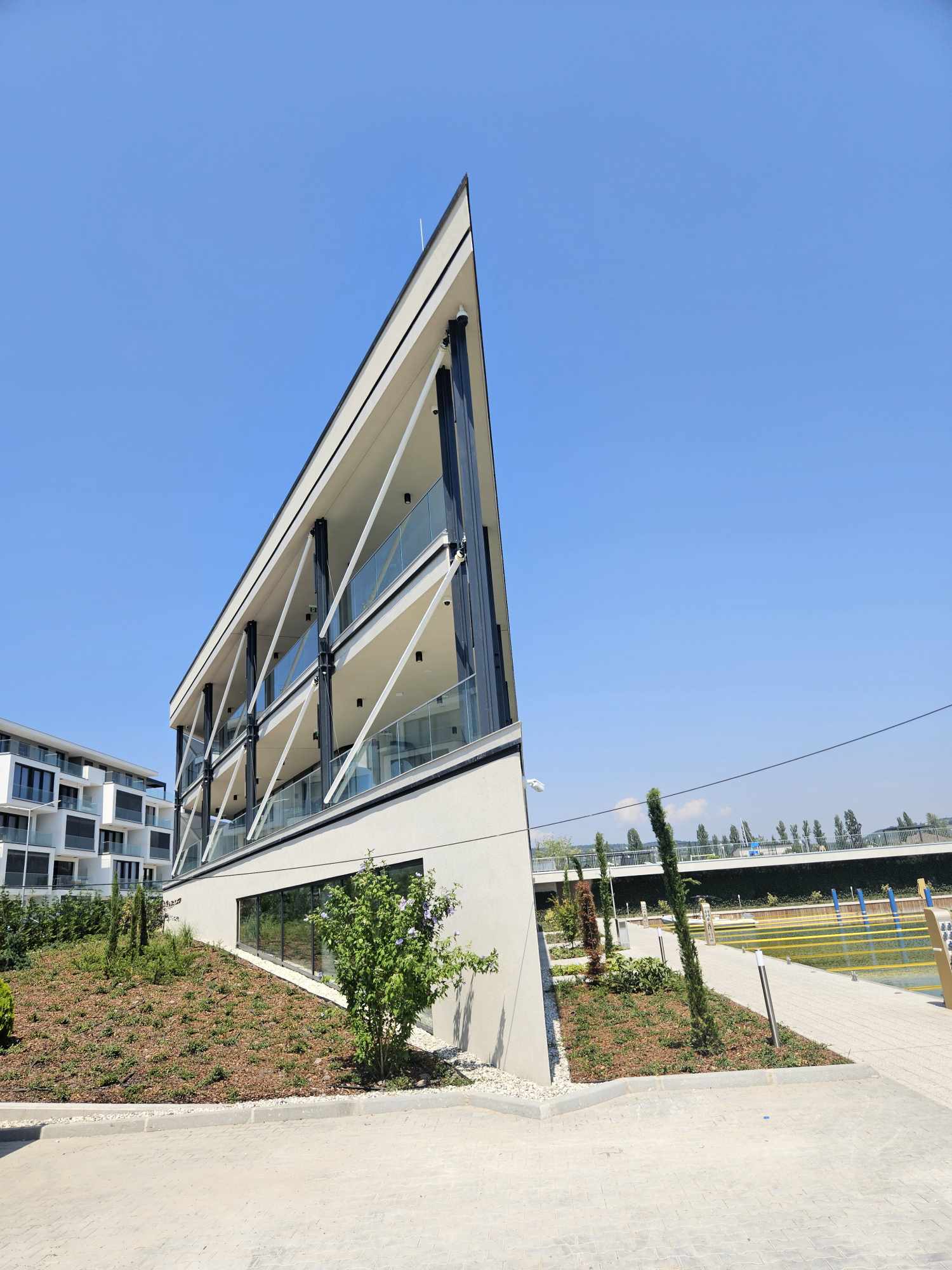 Bravó a tervező cégnek!