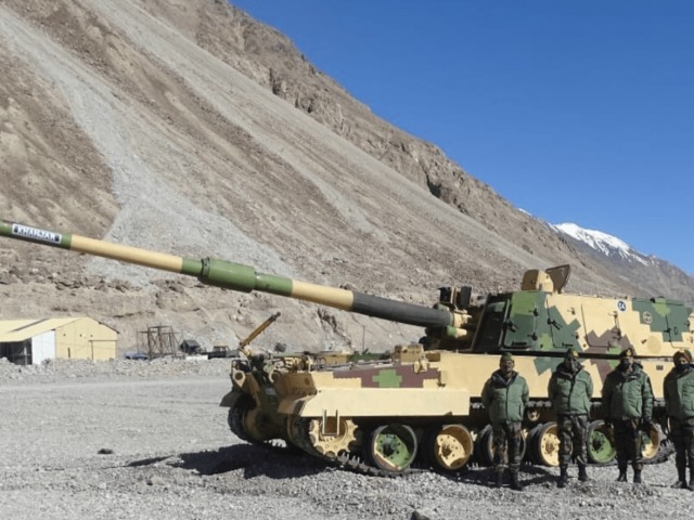 Indiai tüzérségi eszközök a Kínával és Pakisztánnal határos Ladakh régióban