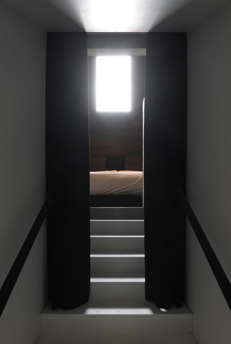 8302-antony-gormley-room-dg-82.jpg