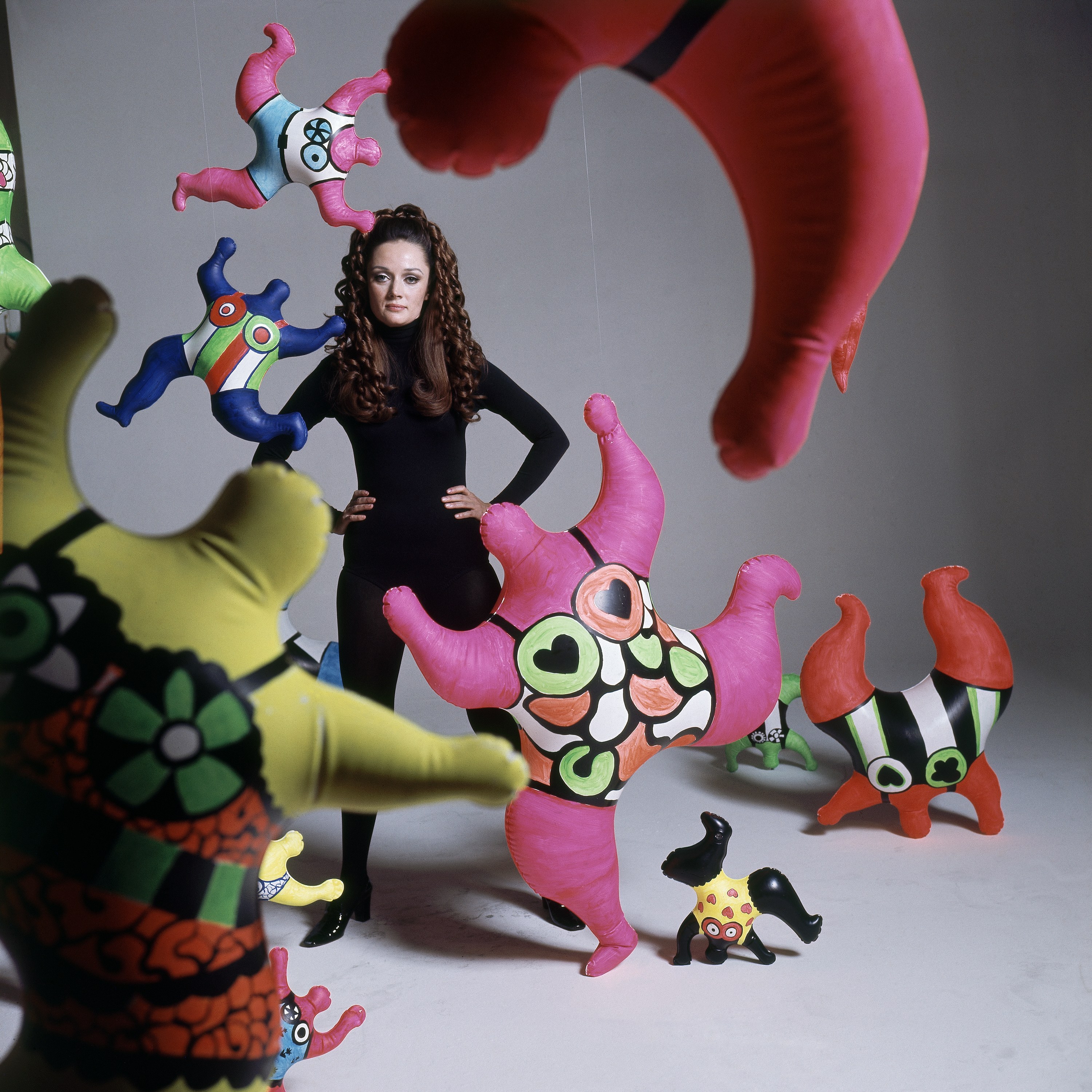 00-holding-saint-phalle.jpg