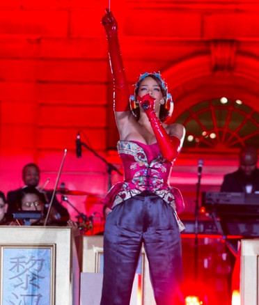 rihanna_large.jpg