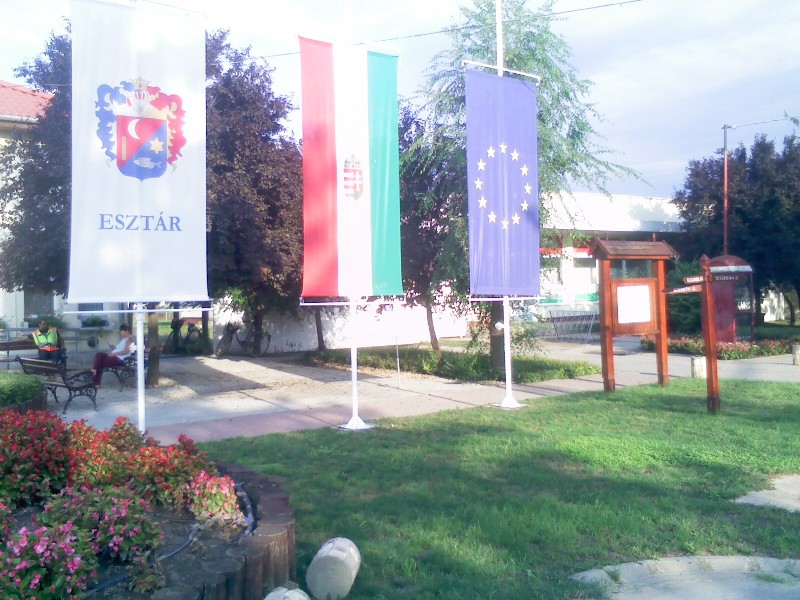 20150823_134_esztar_zaszlo.jpg