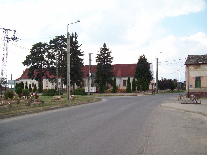 20140831 040 Hosszúpályi Zichy kastély.JPG