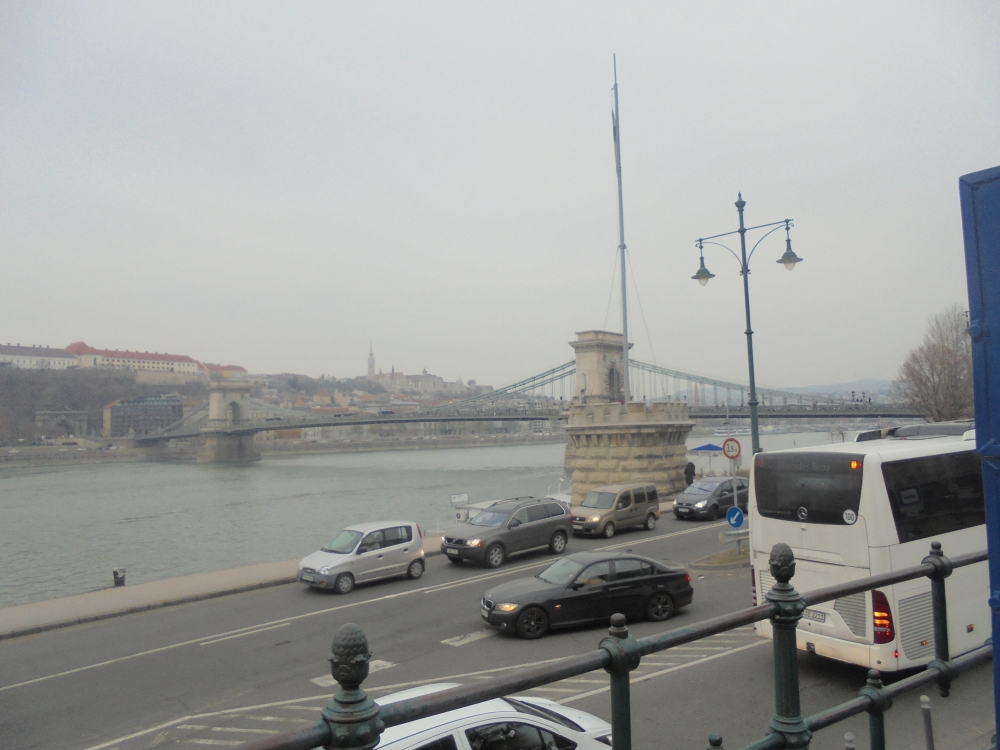 20181201_25_budapest_lanchid.JPG