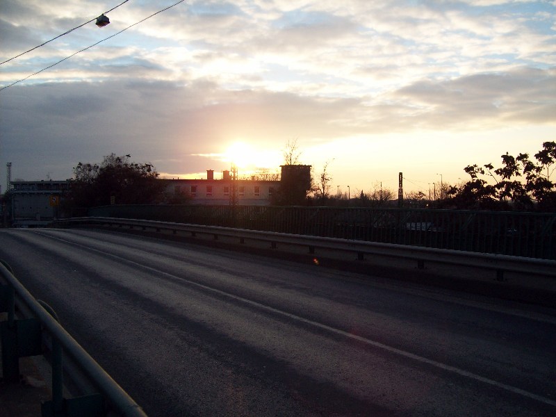 20081225 09 Miskolc felüljáró reggeli fény.jpg