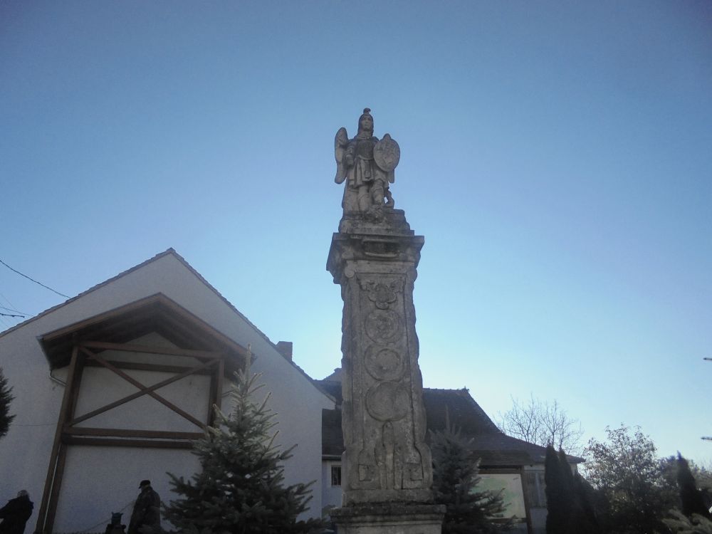 20171225_46_hegyko_szent_mihaly_szobor.JPG