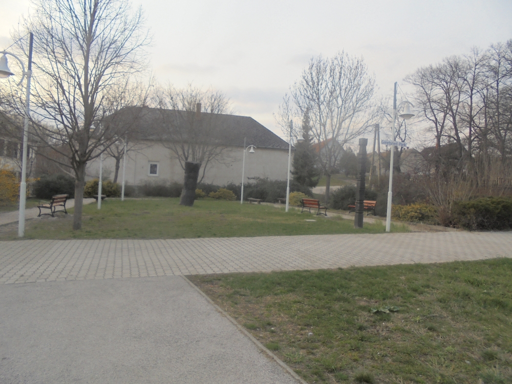 20200325_111_pusztavam_park.JPG