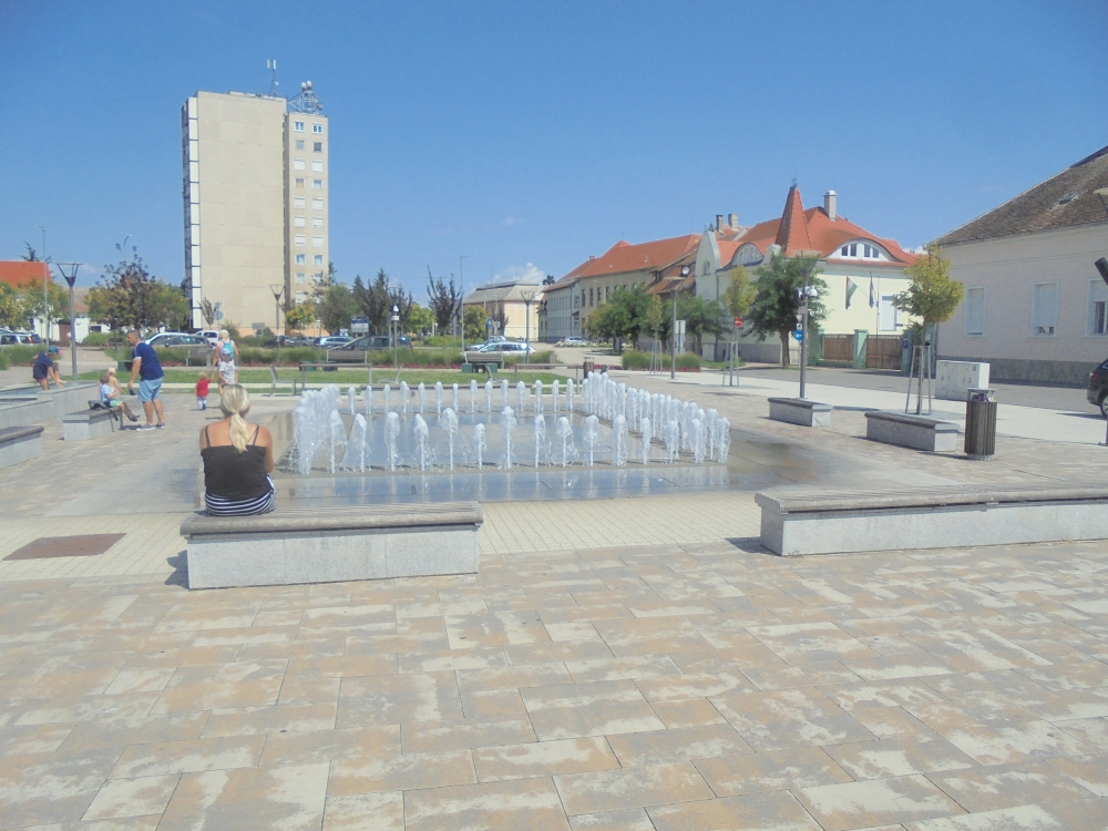 20190804_89_sarvar_szokokut_hild_park.JPG