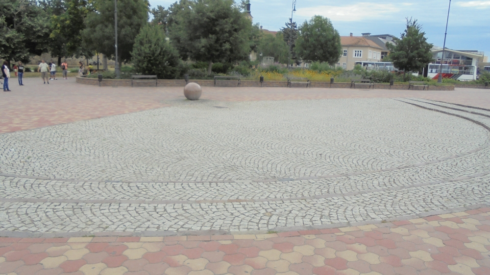 20160709_022_szekesfehervar_plaza_elott.JPG