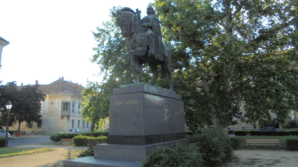 20160709_185_szekesfehervar_szent_istvan_szobor.JPG