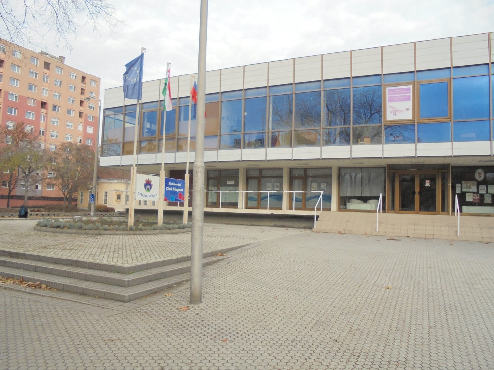 20161119_07_szekesfehervar_fehervari_civil_kozpont.JPG