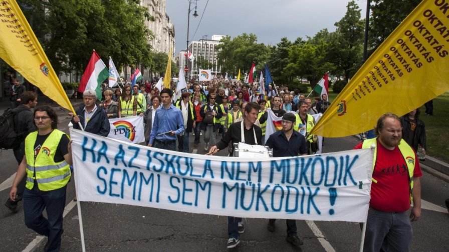 Az oktatásról I. - Vízzel együtt a gyereket is...