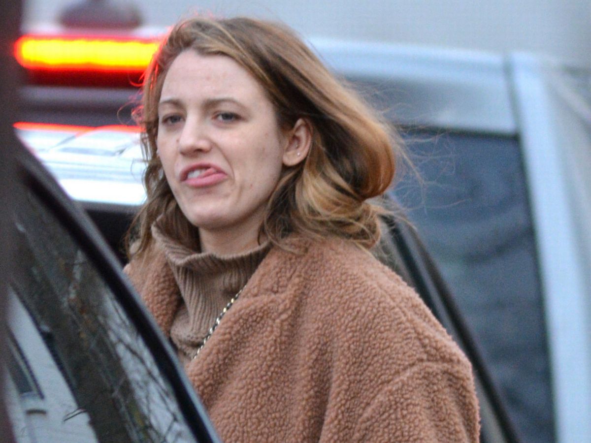 0_pay-excl-blake-lively-steps-out-makeup-free-for-some-grocery-shopping-in-upstate-new-york.jpg