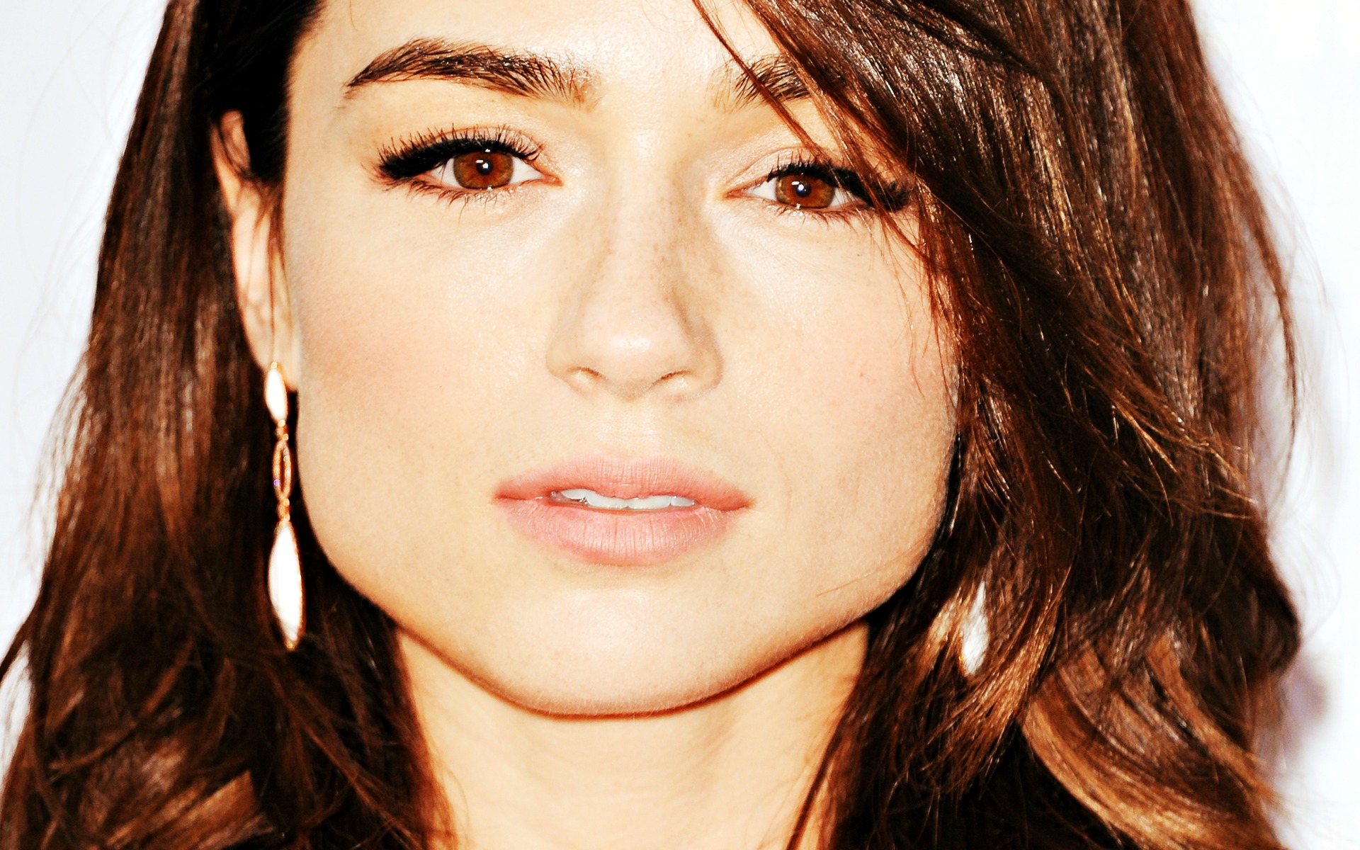 Crystal-Reed-crystal-reed-34948543-1920-1200.jpg