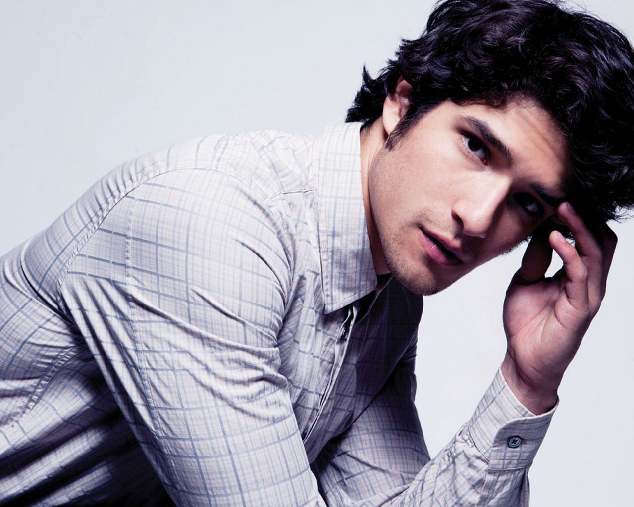 Tyler-Posey-tyler-posey-31020665-1280-1024.jpg