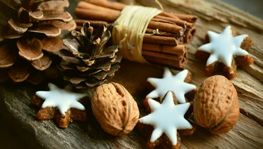 Mikulás, egy kis édességet hozva el